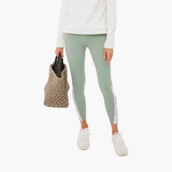 NEW Tuckernuck high rise pocket legging - Picture 9 of 12